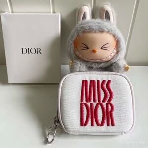 Miss Dior Makeup pouch with three samples